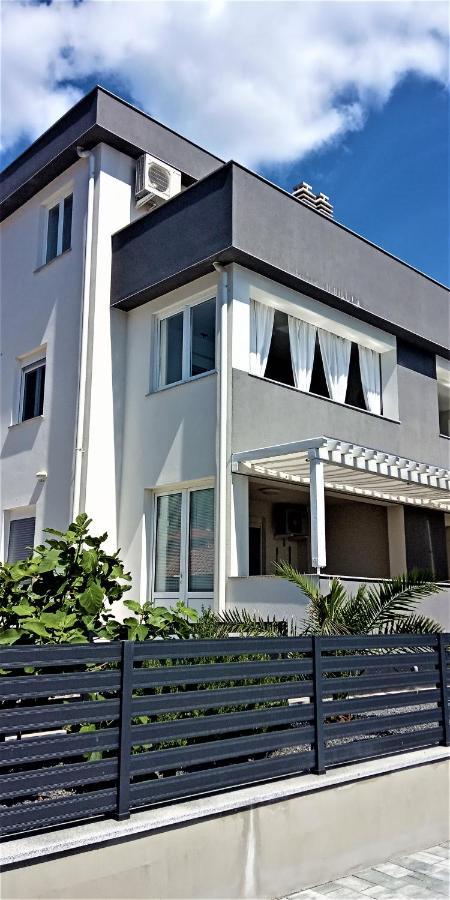 Apartment Ivetka Banjol Exterior foto